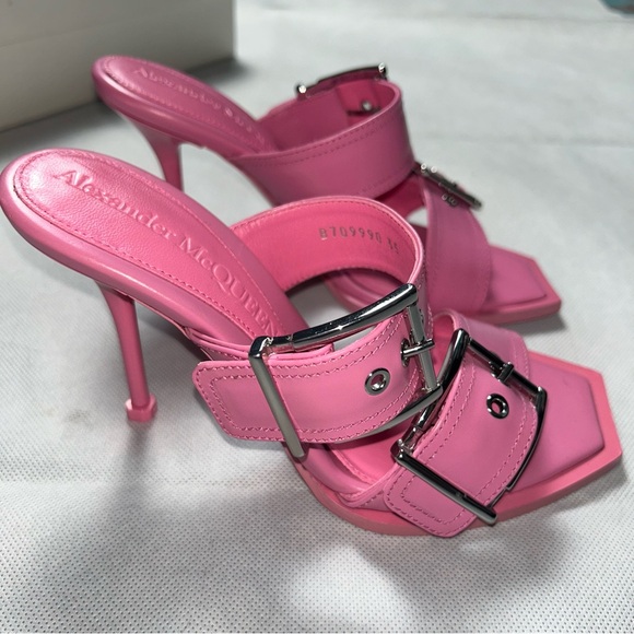 Alexander McQueen Leath sandal silver hardware in sugar pink size 35 NIB - Picture 1 of 7